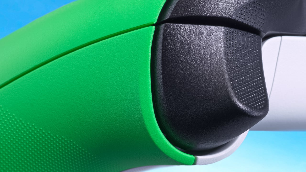  Xbox Core Wireless Gaming Controller – Velocity Green
